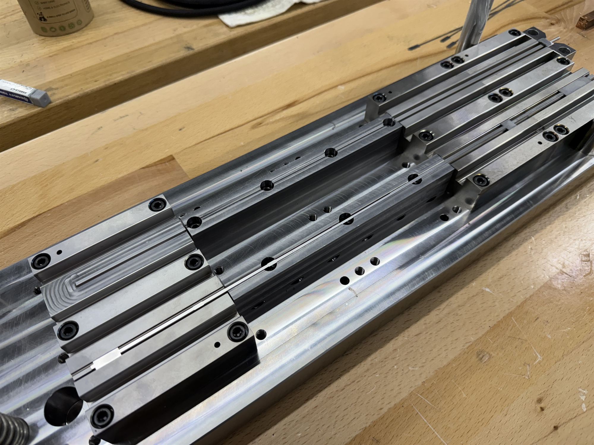 Form tool rails and dowel details